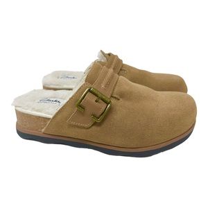 Clarks Women's Airabell Mid Flat Sandal Tan Size 6M.